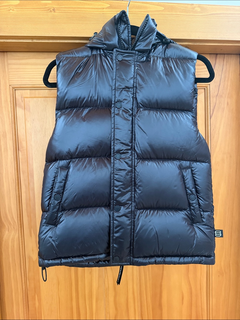 Aritzia Super Puff Quilted Hooded Puffer Vest in Black